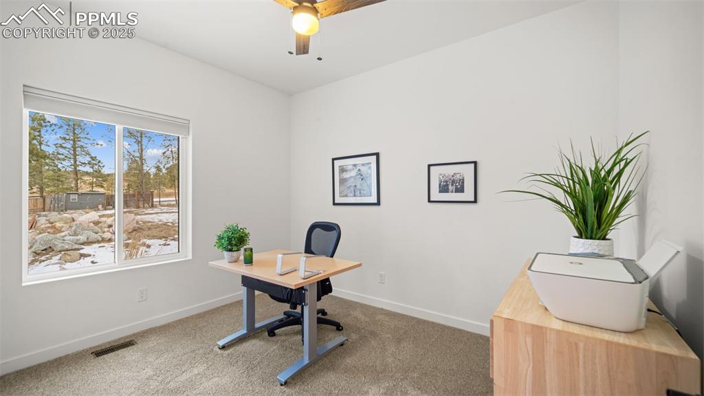 Image 16 of 33: Office