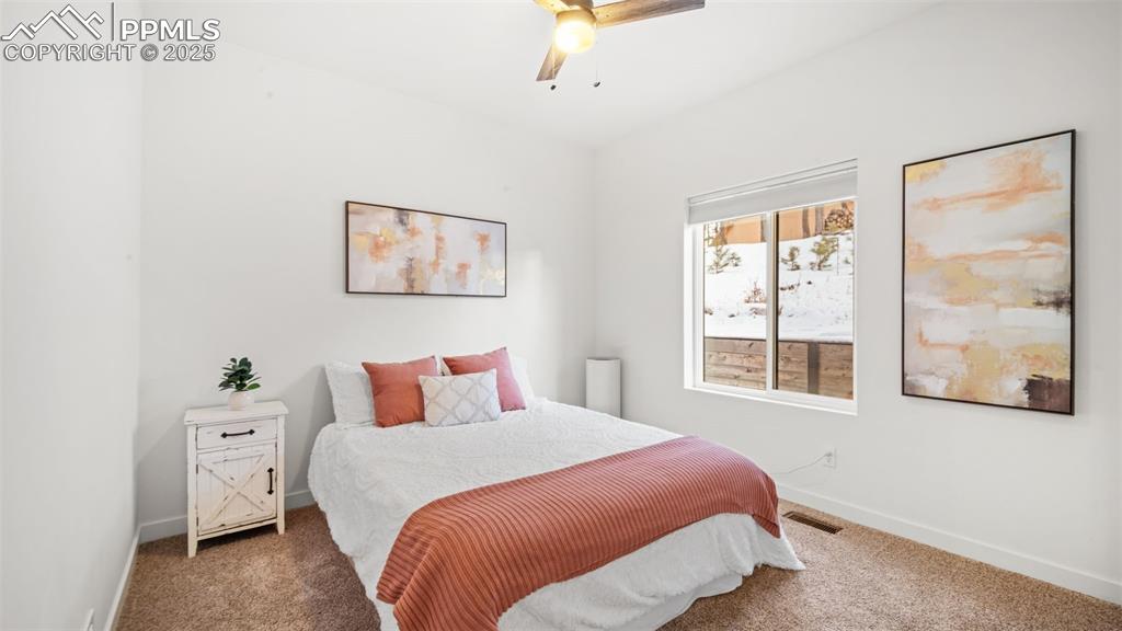 Image 19 of 33: Bedroom