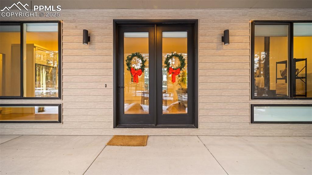 Image 2 of 33: Entry