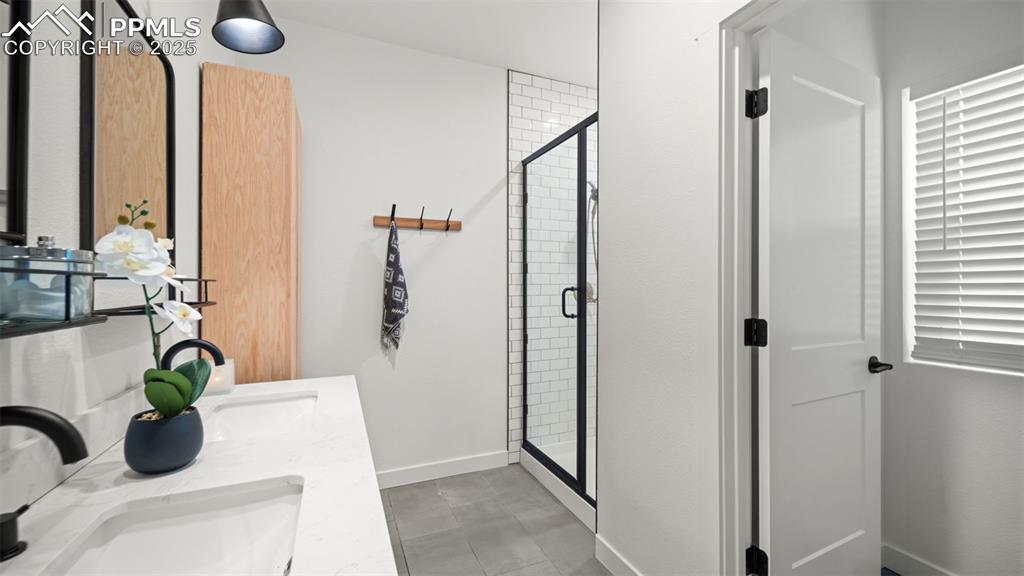 Image 20 of 33: Bathroom