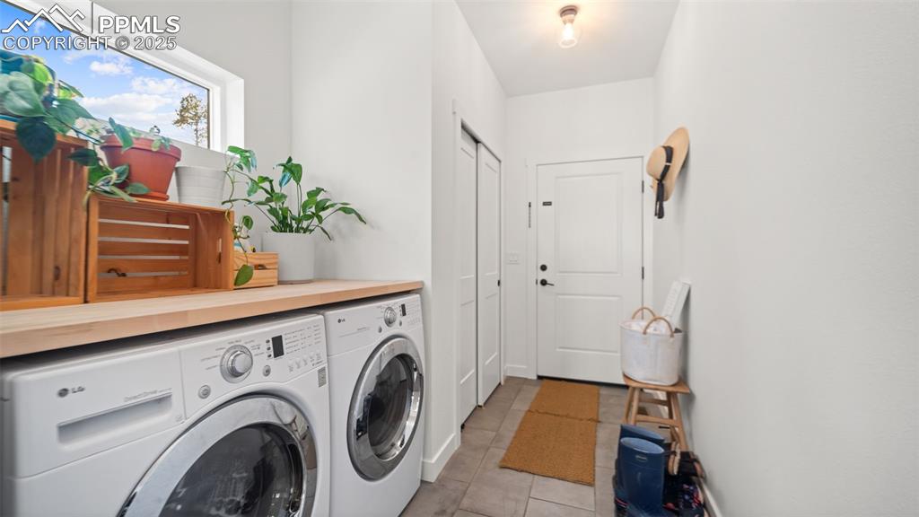 Image 21 of 33: Laundry