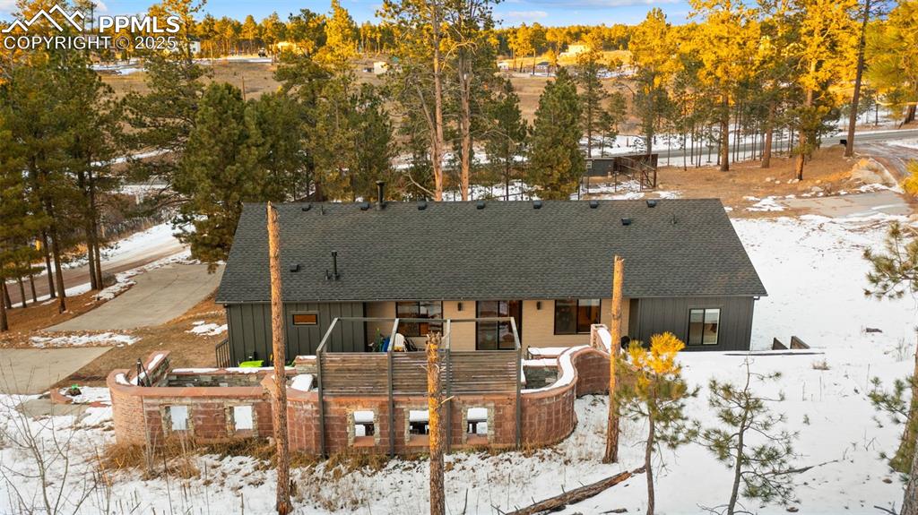 Image 26 of 33: Back of Structure