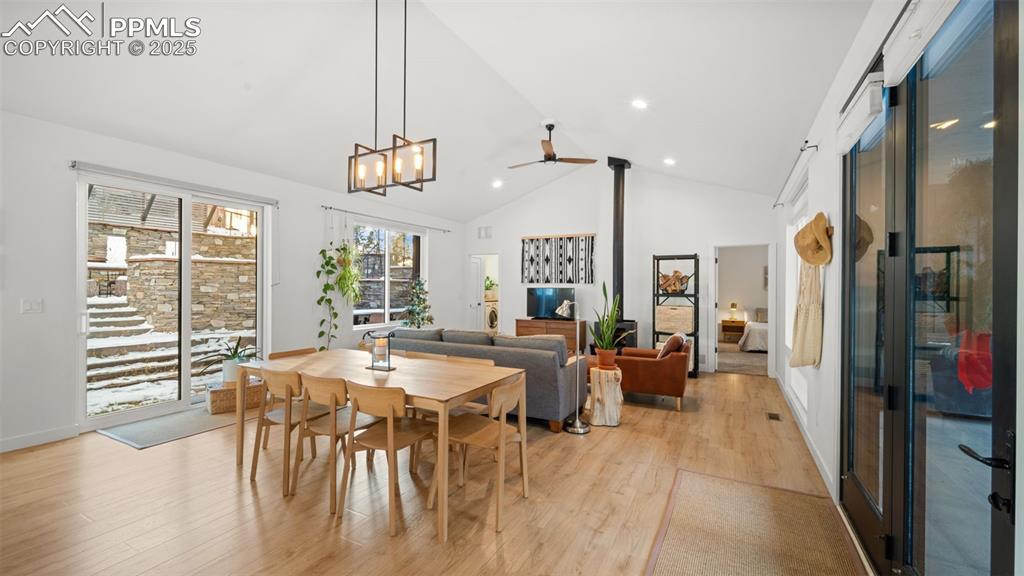 Image 3 of 33: Dining Area