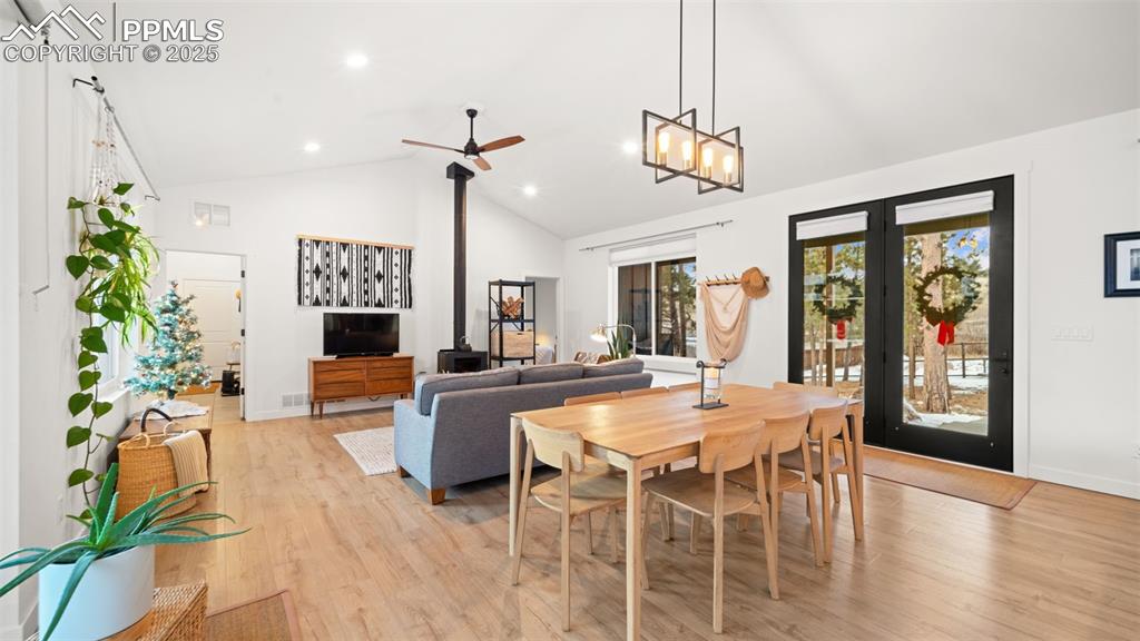 Image 4 of 33: Dining Area