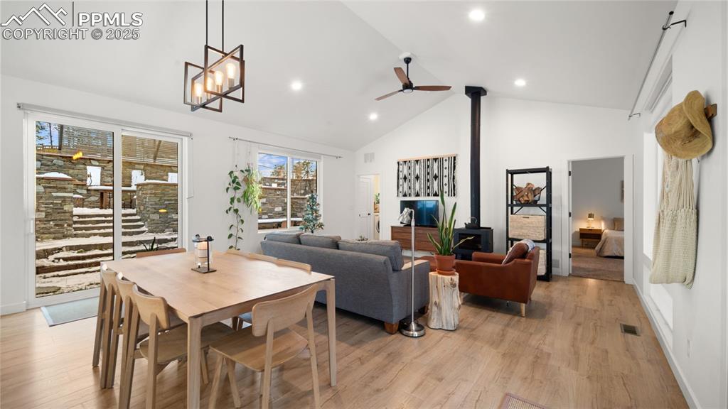 Image 6 of 33: Dining Area