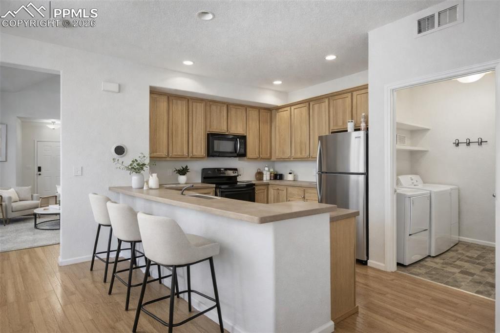 Image 6 of 13: Kitchen