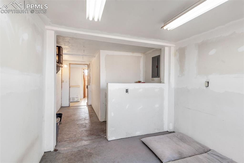 Image 32 of 43: No Description Available