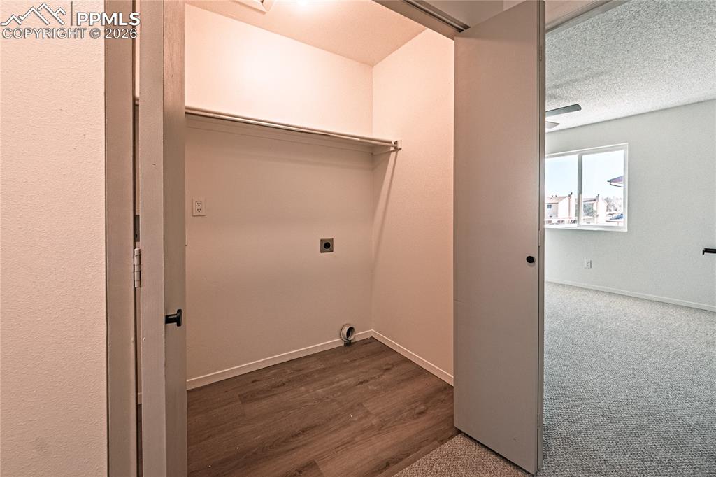 Image 19 of 22: Laundry