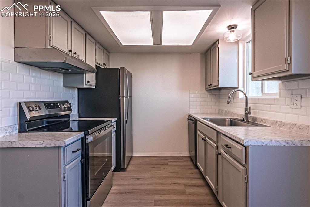 Image 8 of 22: Kitchen