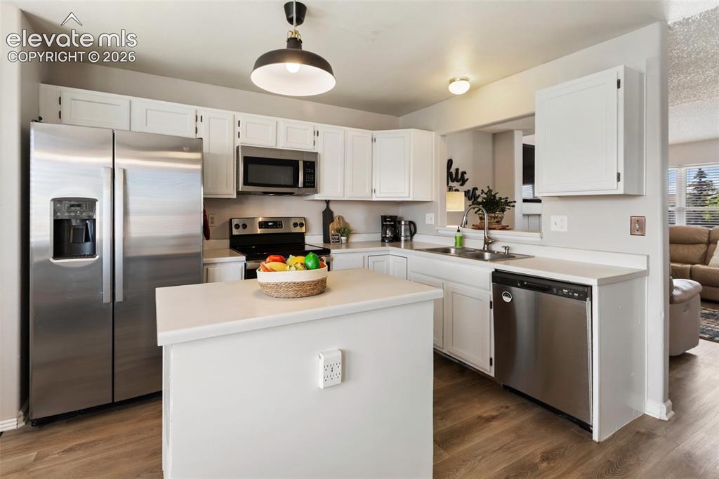 Image 9 of 50: Living Room