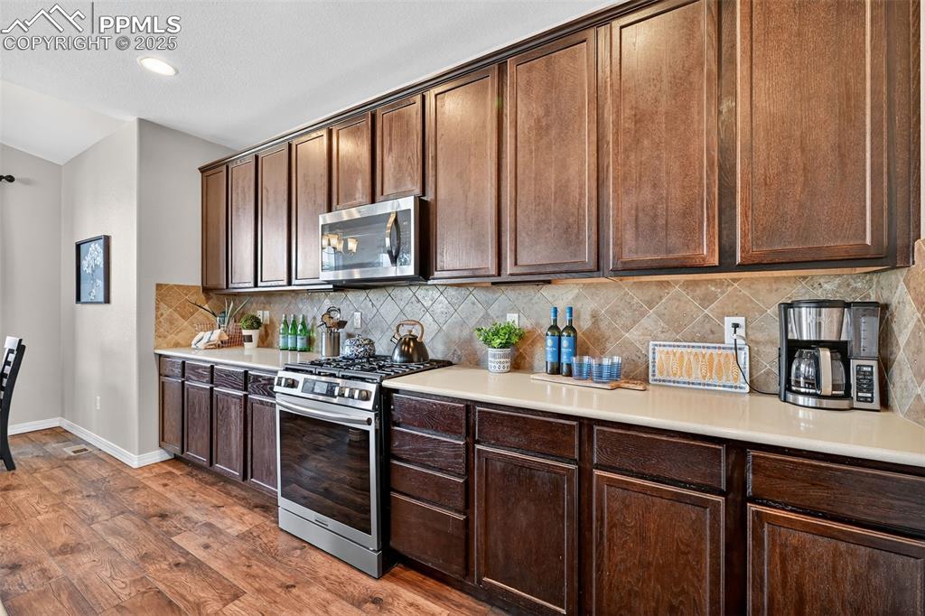 Image 13 of 46: Kitchen