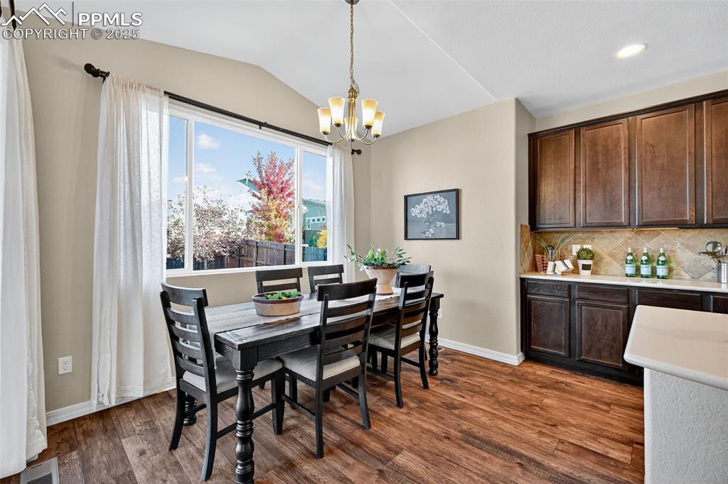 Image 14 of 46: Dining Area