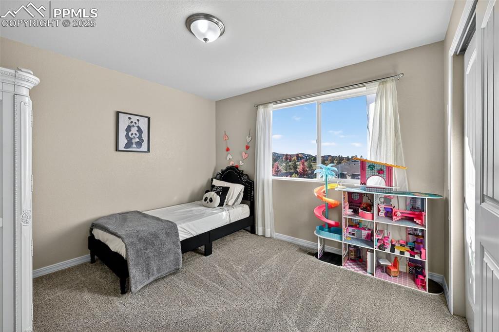 Image 18 of 46: Bedroom