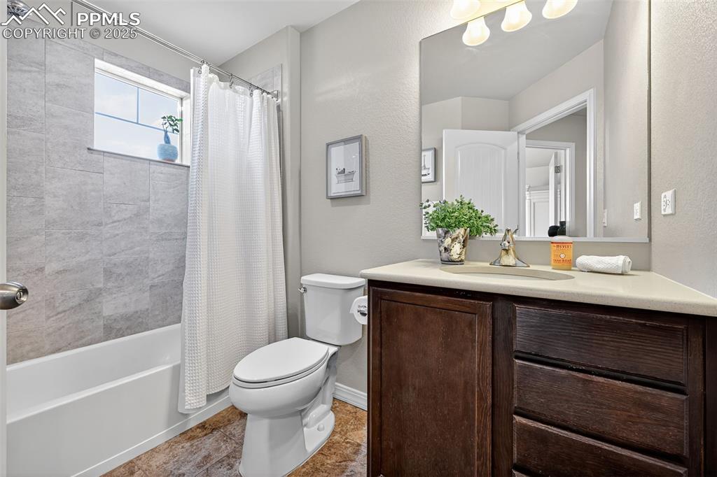 Image 26 of 46: Bathroom