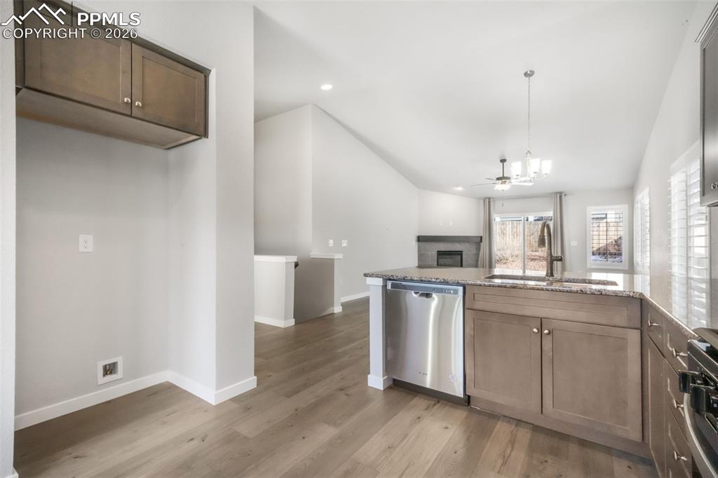 Image 12 of 50: Kitchen