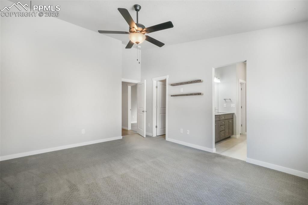 Image 16 of 50: Bedroom