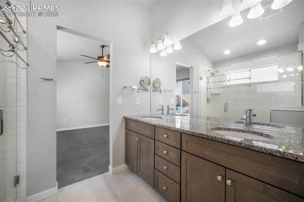 Image 20 of 50: Bathroom