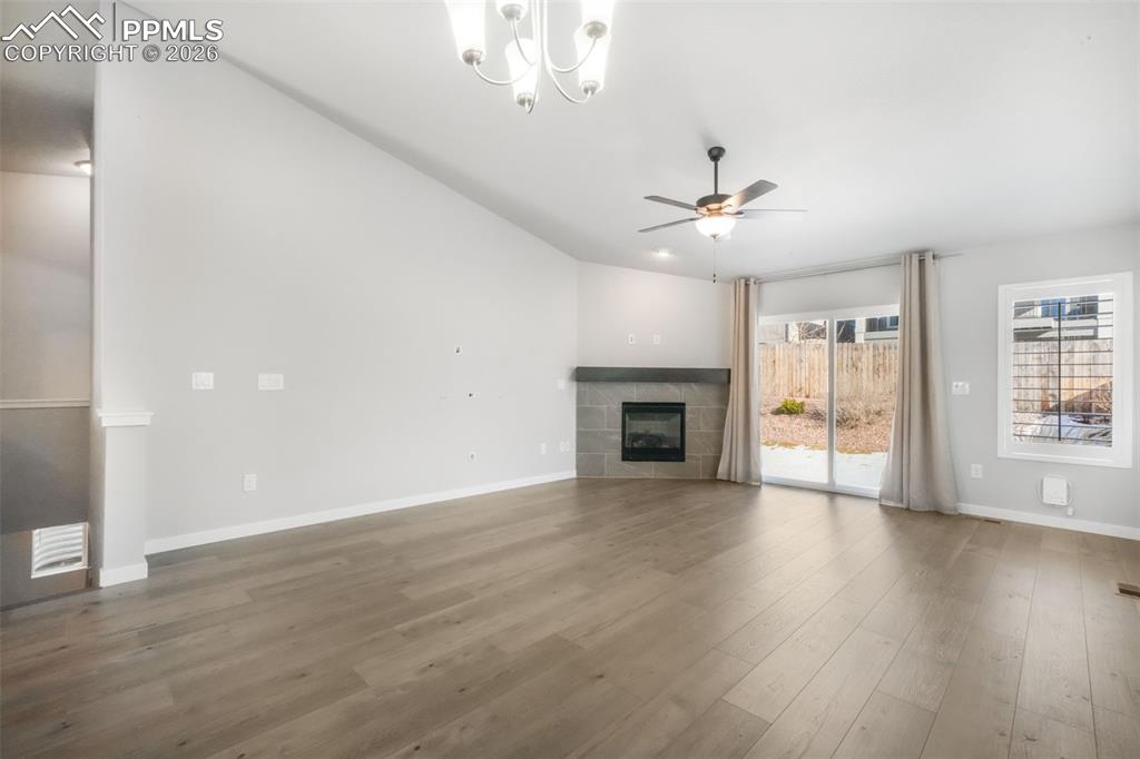 Image 3 of 50: Living Room