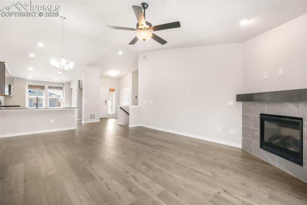 Image 5 of 50: Living Room