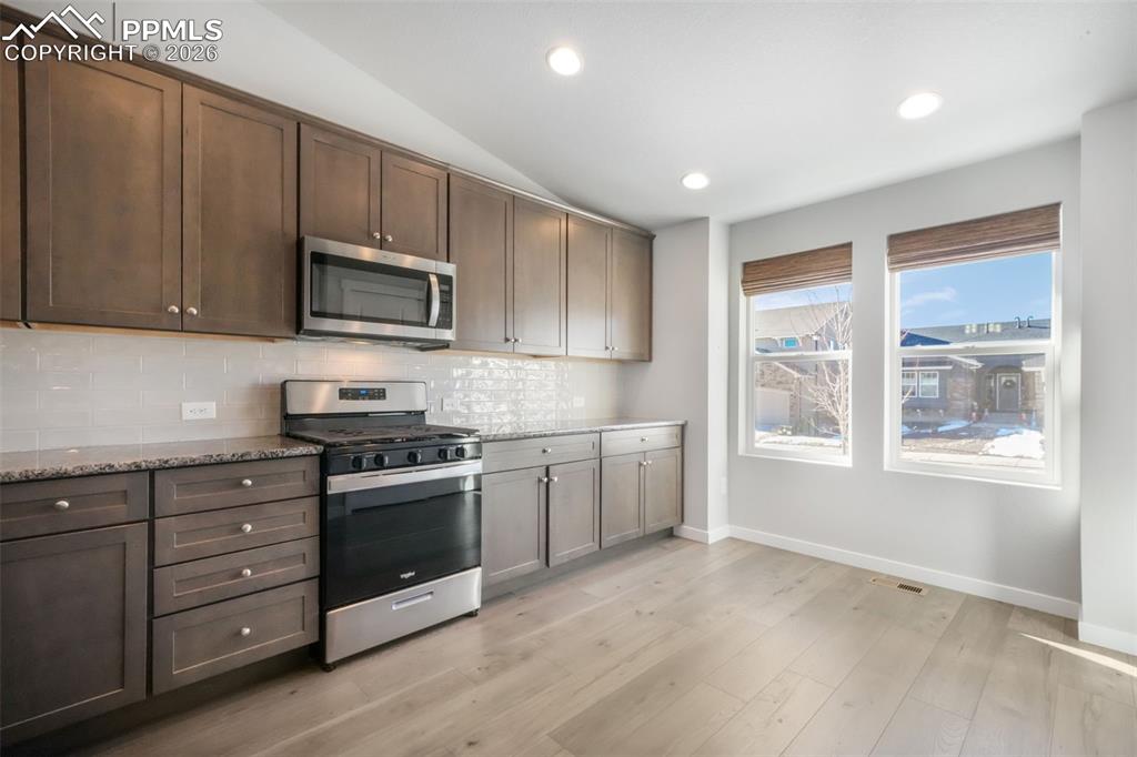 Image 8 of 50: Kitchen