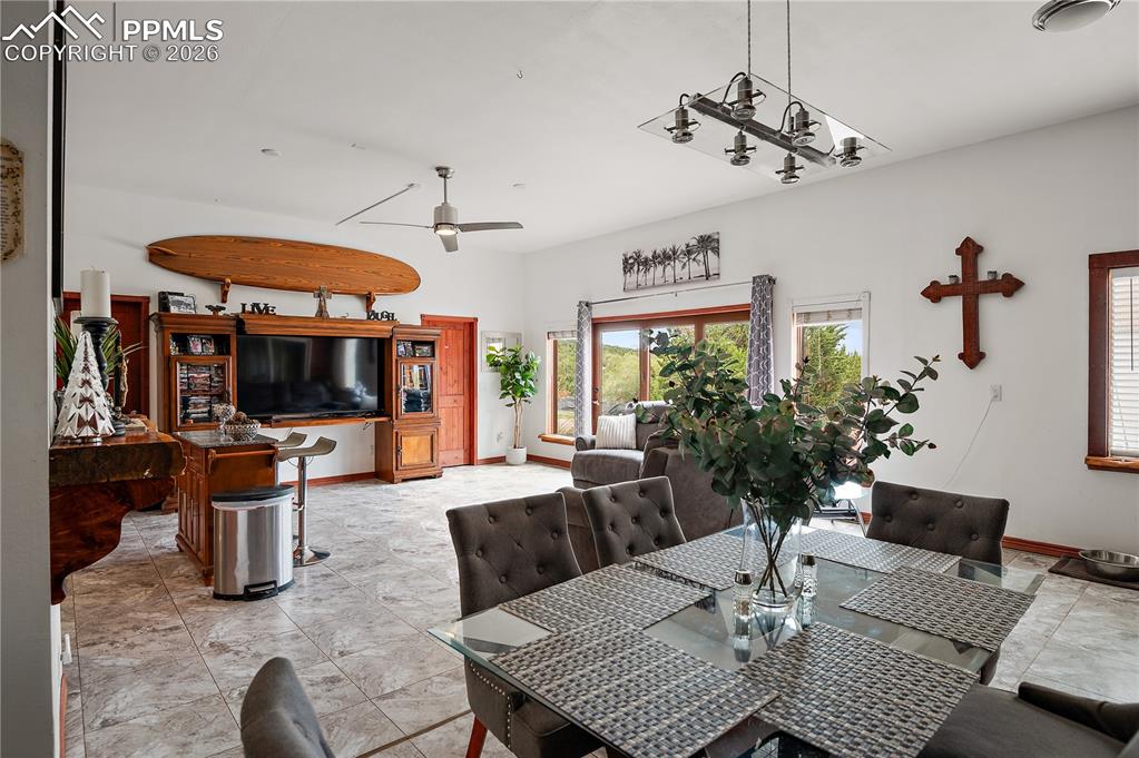 Image 20 of 20: Dining Area