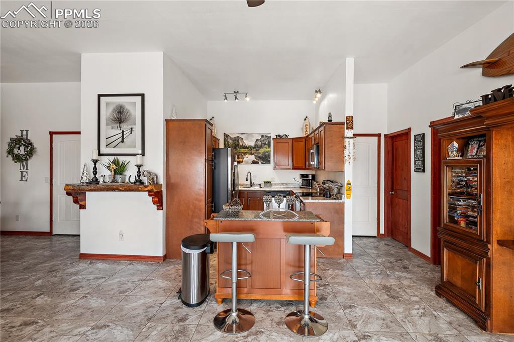 Image 25 of 33: Guest house kitchen