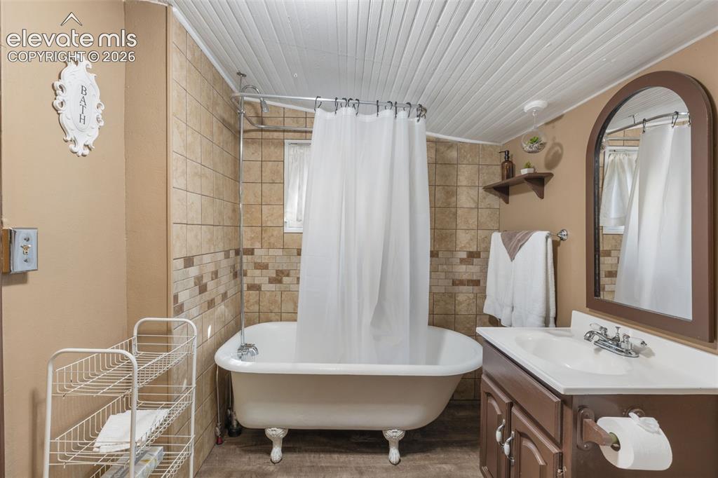 Image 20 of 40: Freestanding clawfoot bathtub with a shower kit