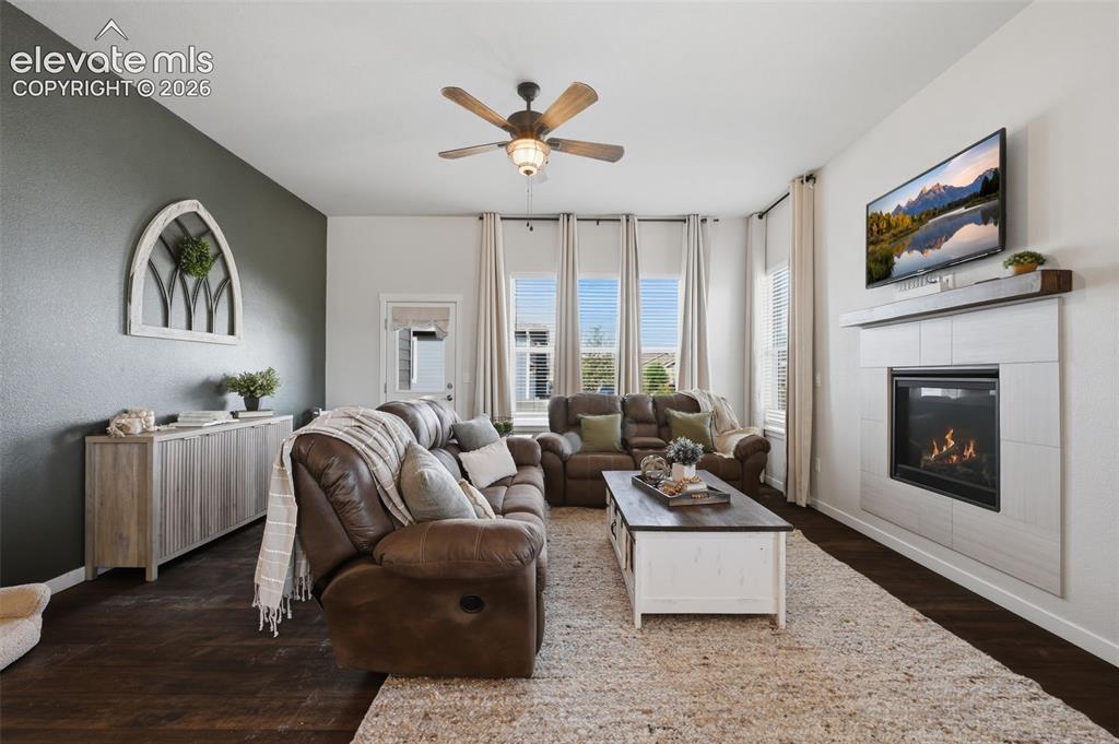 Image 10 of 40: Living Room