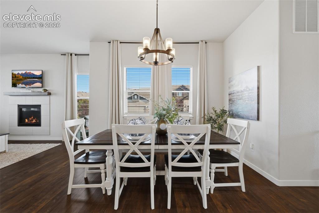 Image 12 of 40: Dining Area