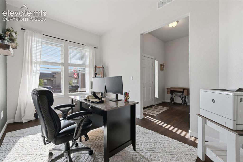 Image 17 of 40: Office