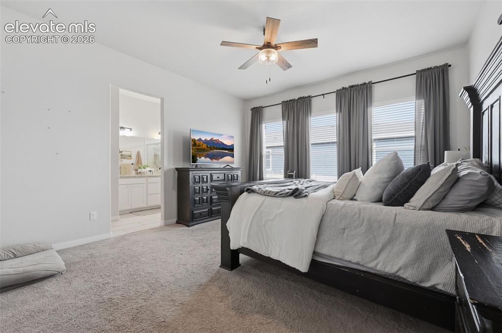 Image 18 of 40: Bedroom