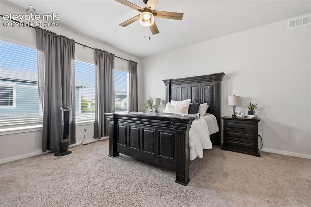 Image 19 of 40: Bedroom