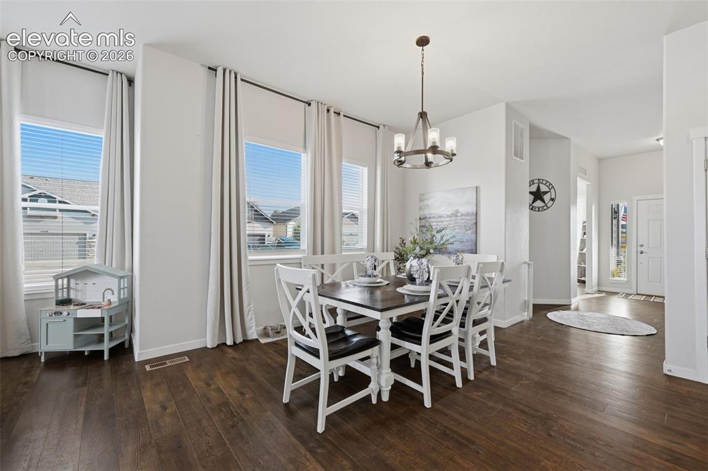 Image 6 of 40: Dining Area