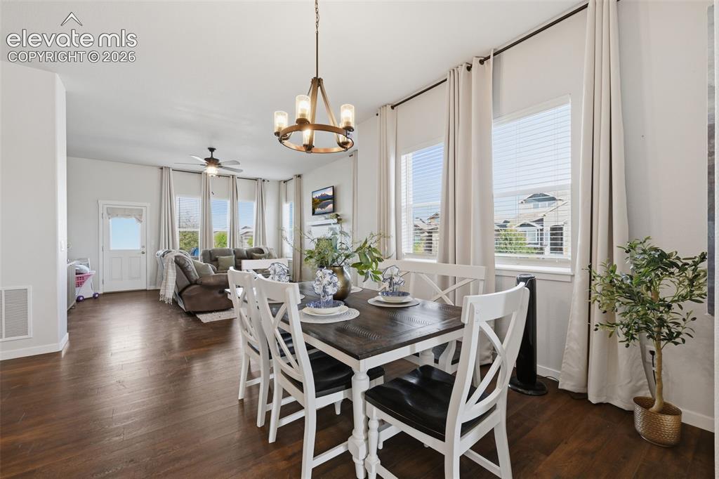 Image 7 of 40: Dining Area