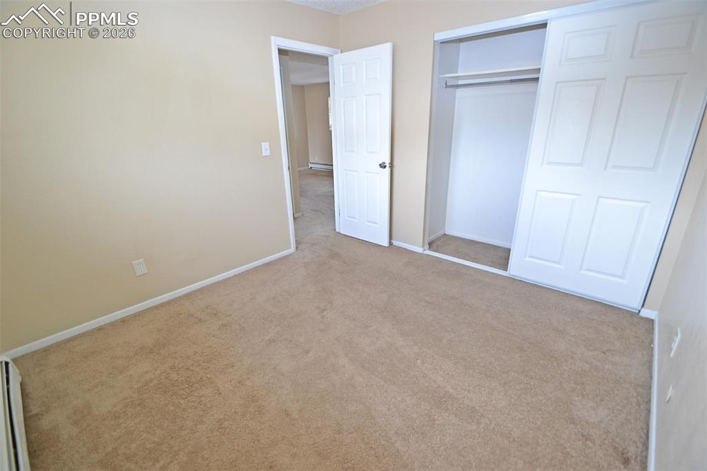 Image 18 of 27: Bedroom