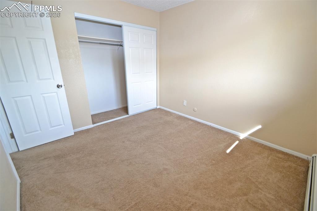 Image 19 of 27: Bedroom