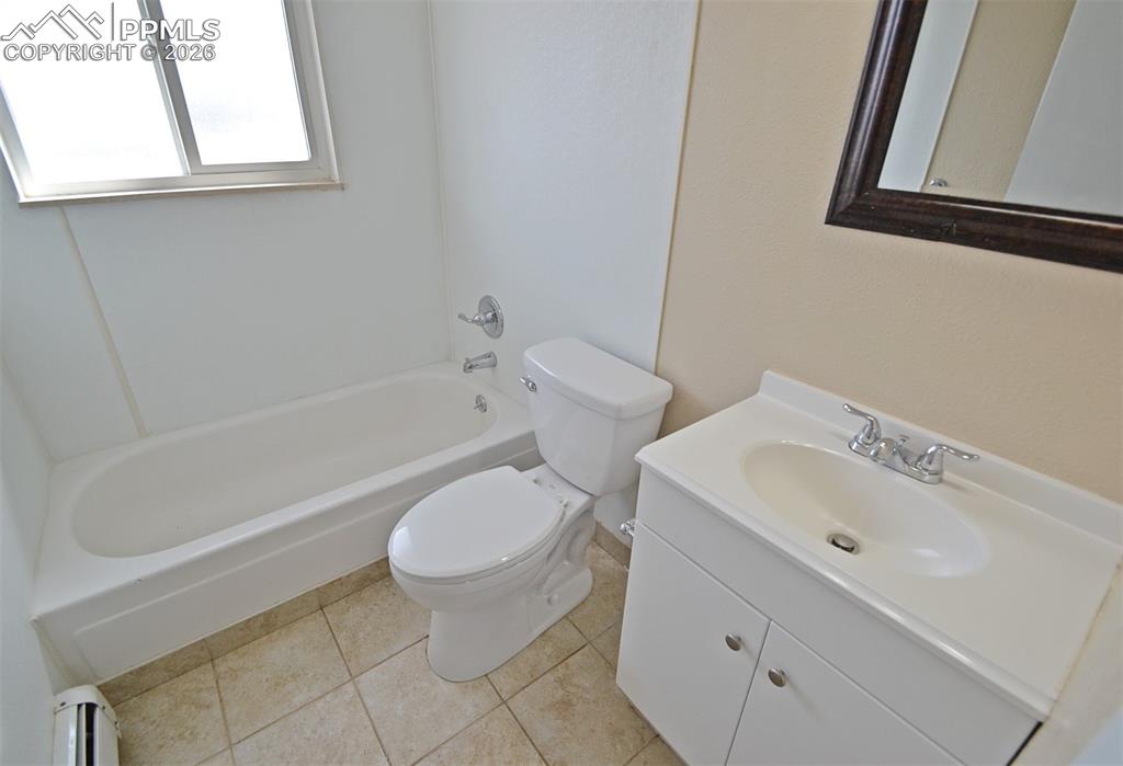 Image 23 of 27: Bathroom