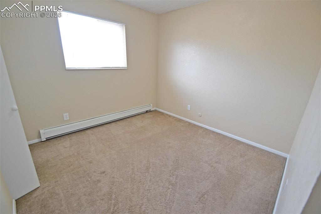 Image 24 of 27: Bedroom