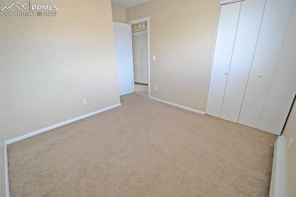 Image 26 of 27: Bedroom