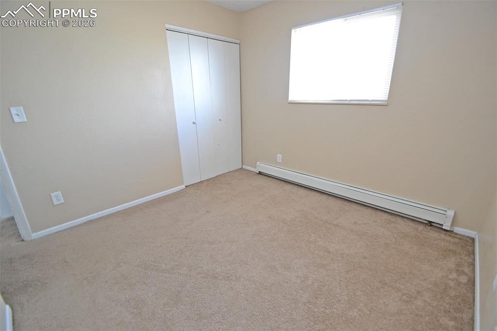 Image 27 of 27: Bedroom