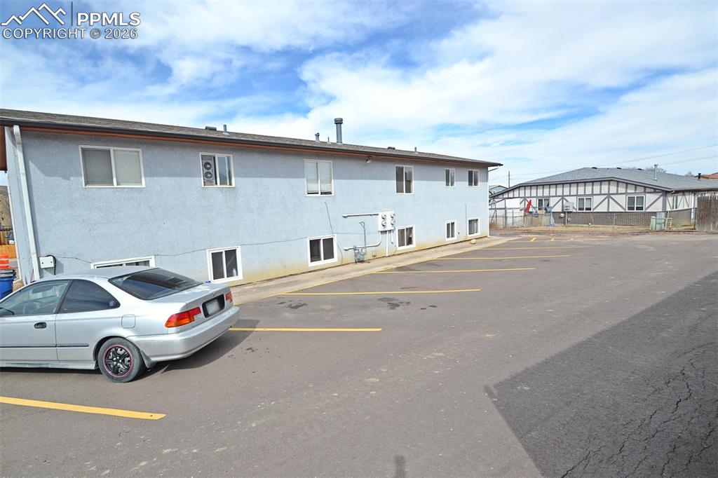 Image 5 of 27: Parking