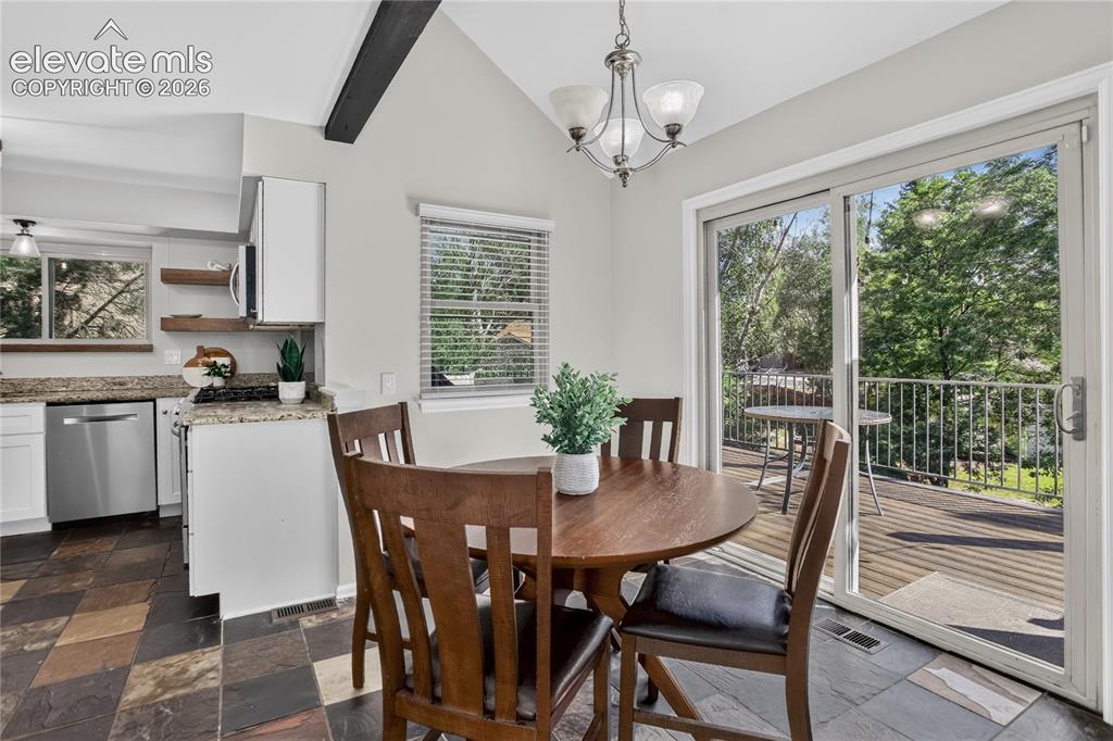 Image 6 of 30: Walk-out dining area