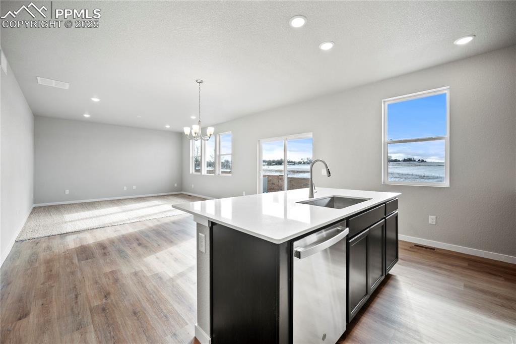 Image 10 of 32: Kitchen