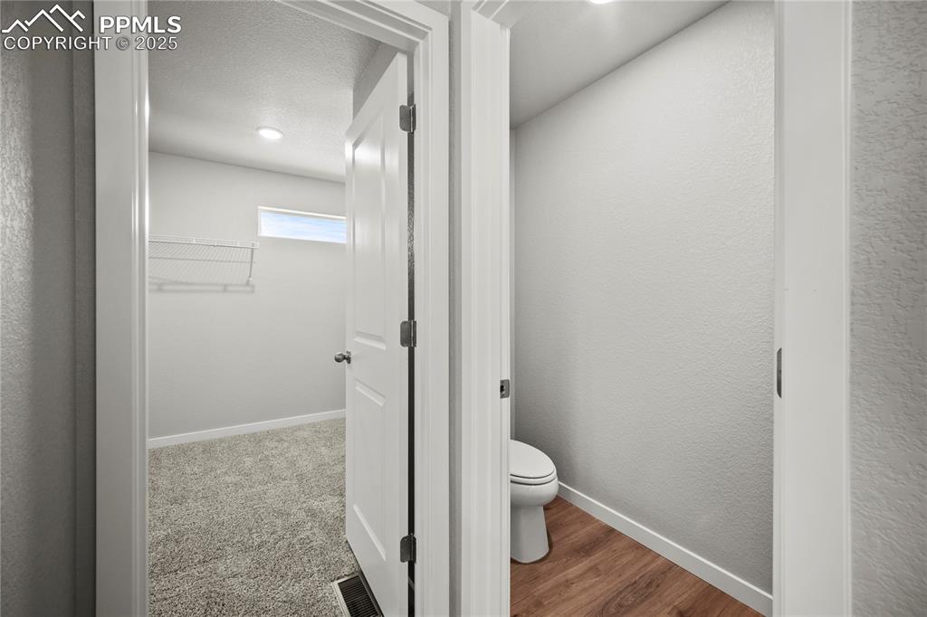 Image 28 of 32: Bathroom