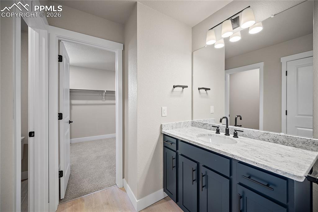 Image 33 of 49: Bathroom