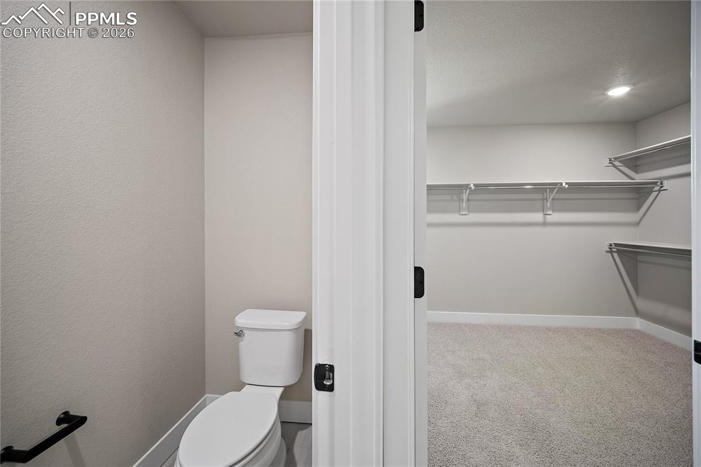 Image 34 of 49: Bathroom