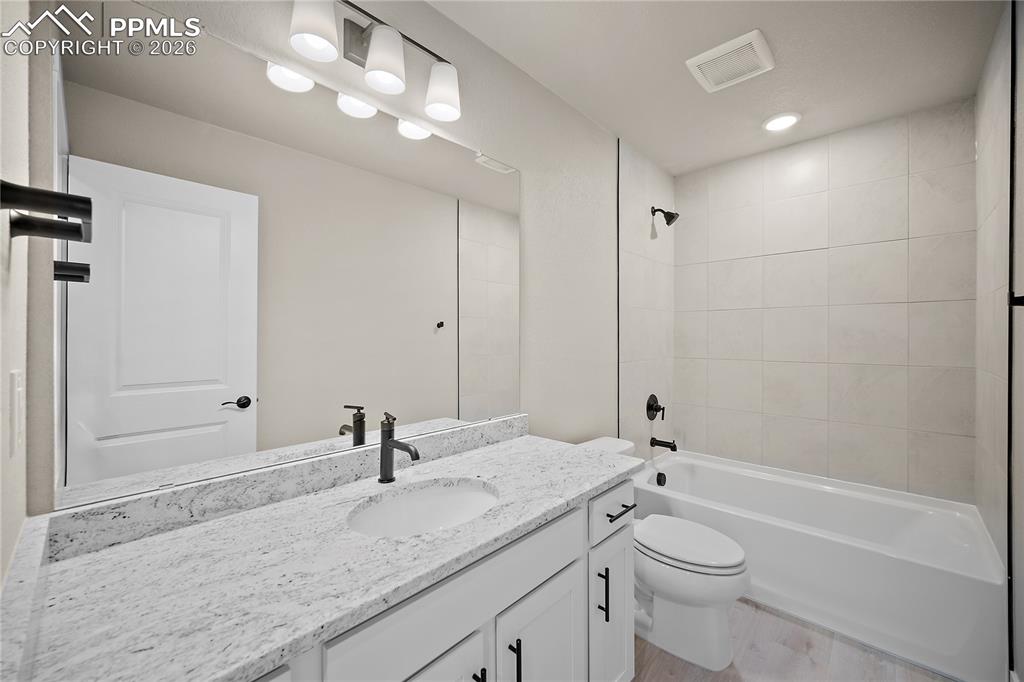 Image 47 of 49: Bathroom