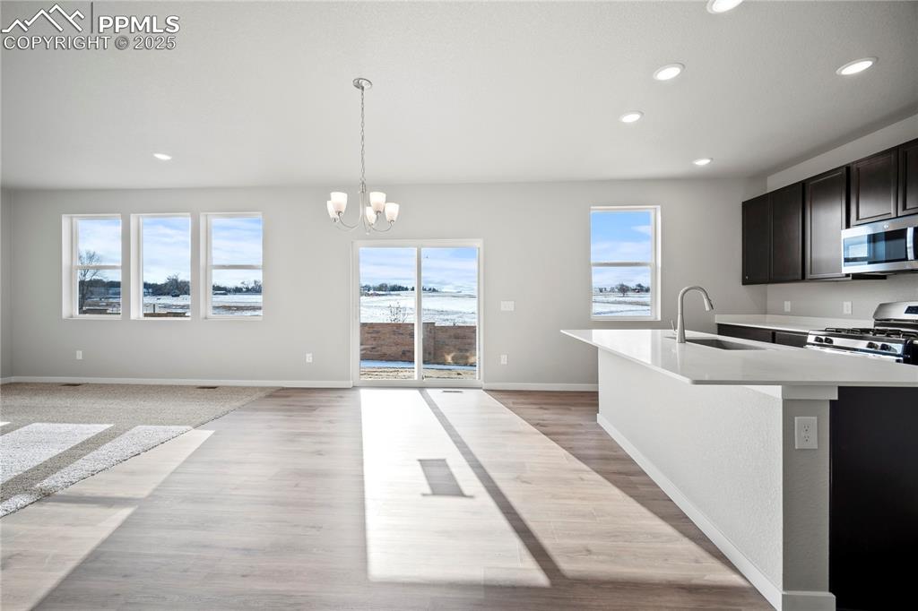 Image 5 of 32: Kitchen