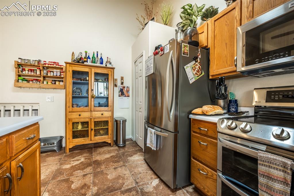 Image 9 of 35: Kitchen
