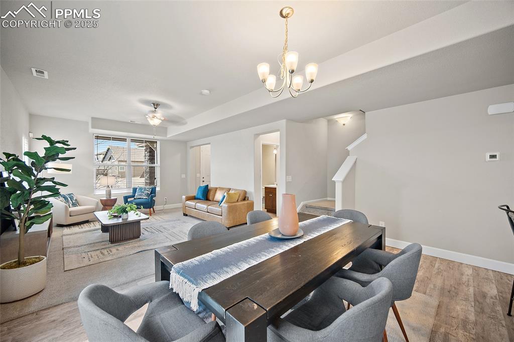 Image 10 of 50: Dining Area